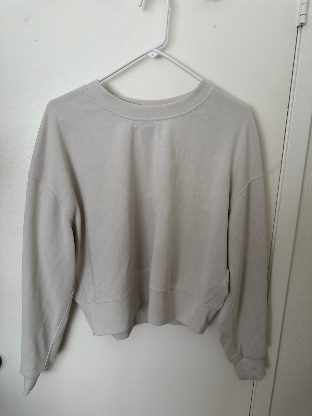 Lululemon Women's Sweatshirt - Cream
